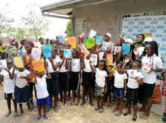 Distribution de fournitures scolaires